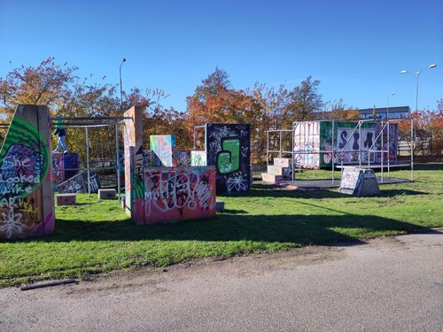 Beispiel für eine kombinierte Nutzung als Parkour- und Graffiti-Anlage aus Kalmar, Schweden